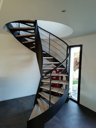 Bizeul Agencement Cuisiniste Nantes ESCALIER COLIMACON 2