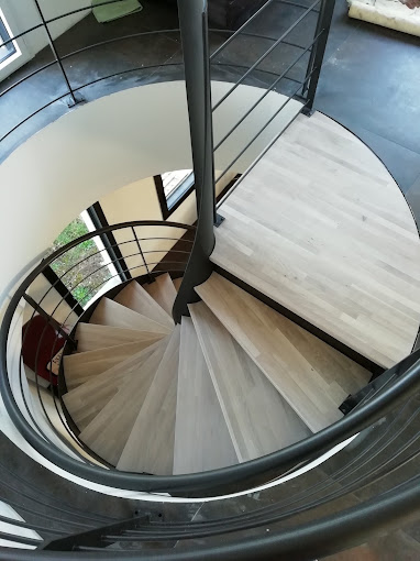 Bizeul Agencement Cuisiniste Nantes ESCALIER COLIMACON